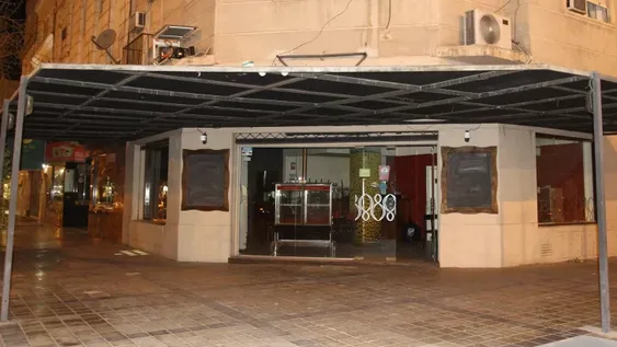 Armados, en pleno día y en un céntrico café, roban más de 310.000 pesos