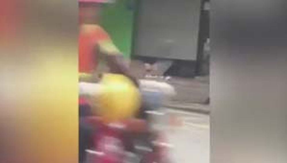 Video: no aguantaron y tuvieron sexo en la vereda