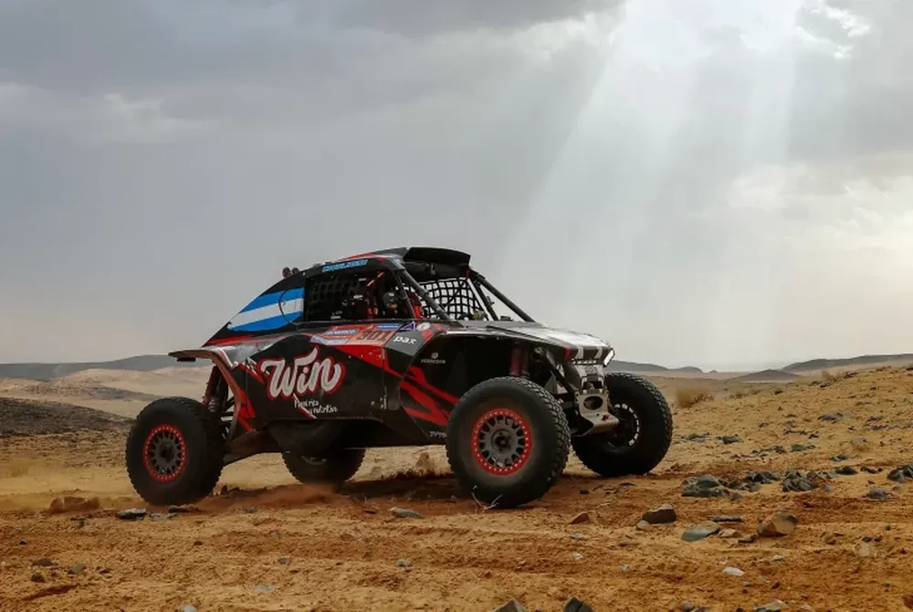 FIRMES. La dupla argentina Nicolás Cavigliasso y Valentina Pertegarini siguen liderando en la categoría Challenger y se afirman en su sueño de ganar el Dakar.