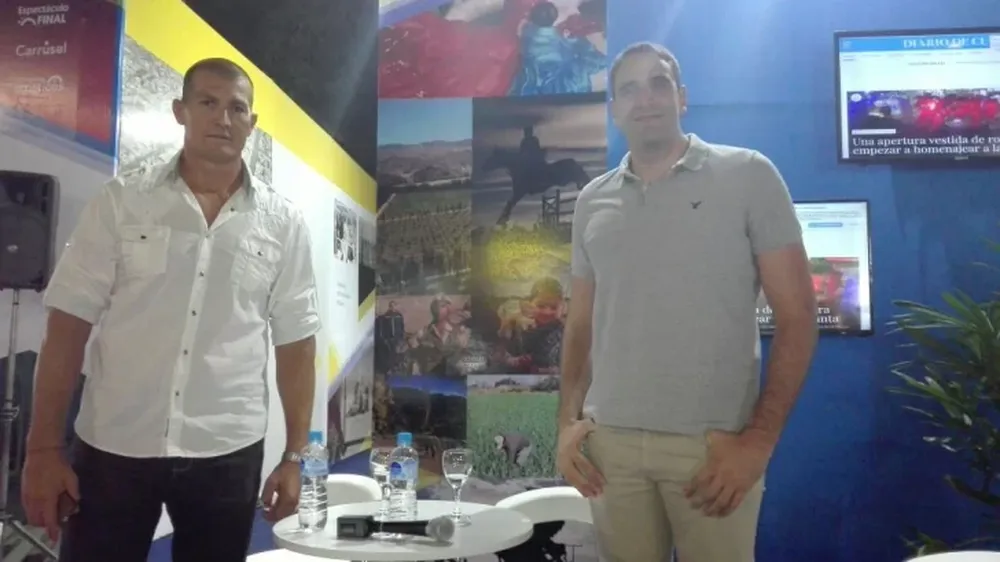 Wolkowyski y Gutiérrez, los primeros en visitar el stand del diario