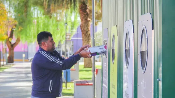 Jáchal: ponen el primer contenedor para separar residuos y reciclarán un 40% más