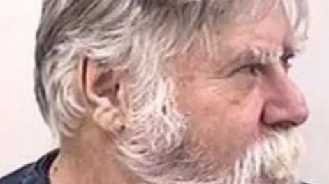 Robó un banco y tiró los billetes en la calle al grito de “¡Feliz Navidad!”
