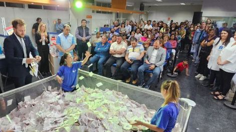 Diario de Cuyo | ANTERIOR. El pasado 5 de octubre se realizó el anterior sorteo de cupones no ganadores, también con público presente, pero en las instalaciones de la Sala de Gerencia de Préstamos de la CAS.