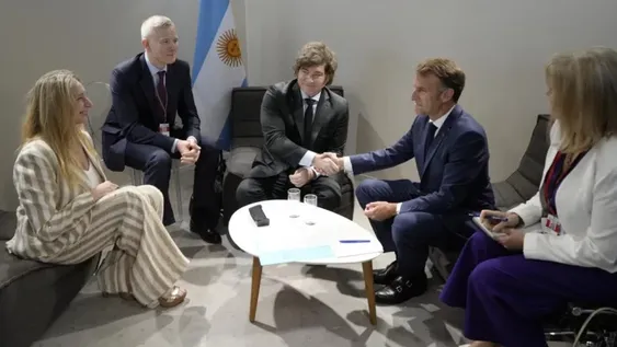 BUENAS MIGAS. Fue el tercer encuentro entre Javier Milei y Emmanuel Macron luego que el presidente de Francia visitara por segunda ve Argentina el 17 de noviembre pasado.