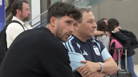 La odisea de Marcos Senesi para llegar a la Selección Argentina: demoras, desperfectos y una valija perdida