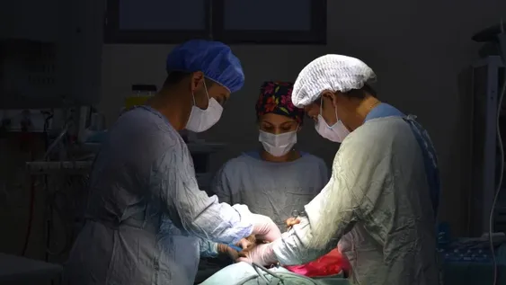 El Hospital Marcial Quiroga realizó la primera artroscopia de mandíbula en el ámbito público