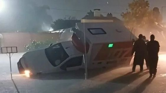 IMPACTANTE. Una camioneta arrastrada por el agua. Una postal repetida en Vera.