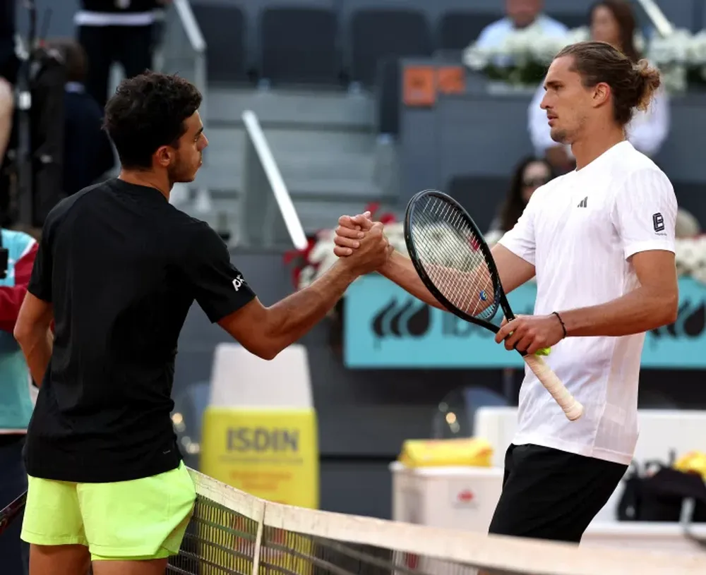 GRAN PASO, dio la raqueta número 1 del tenis argentino y 20 del mundo al eliminar en dos sets al máximo favorito.