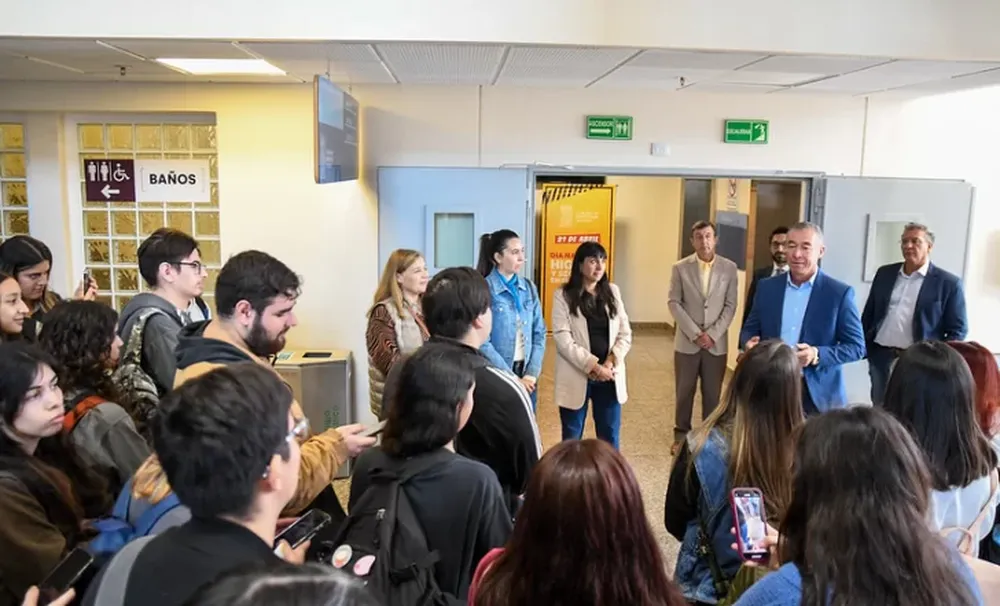 Alumnos universitarios visitaron la Legislatura