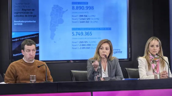 Habrá topes a subsidios para luz y gas con subas promedio de $1.300