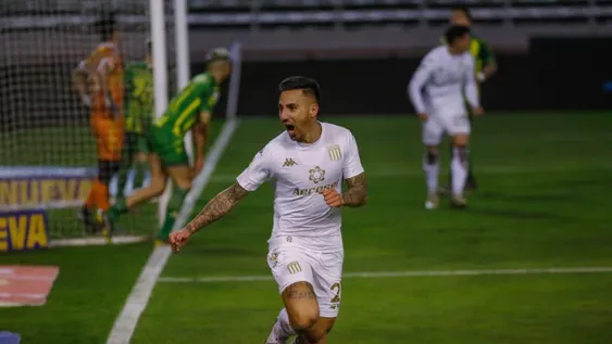 Racing tuvo su primera alegría en La Feliz