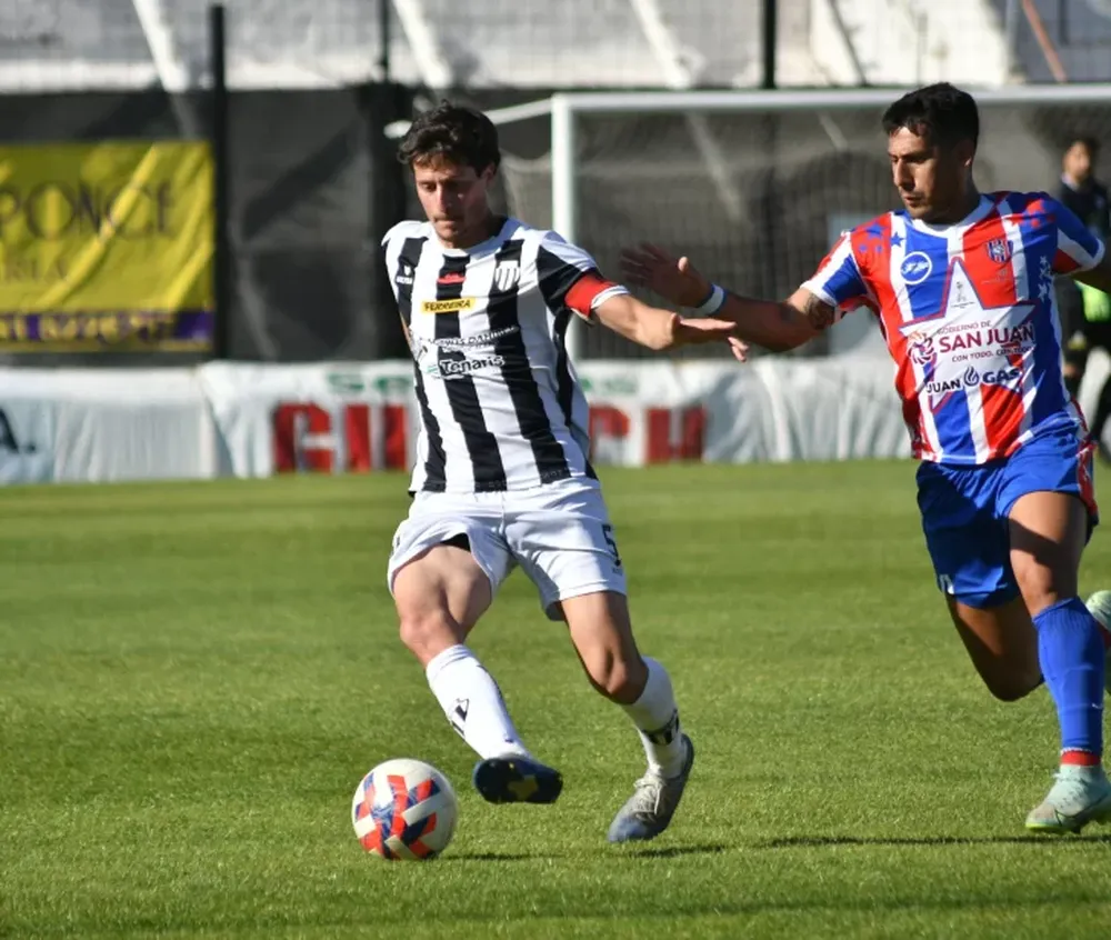 Peñarol perdió en Bahía Blanca y cortó su breve racha ganadora