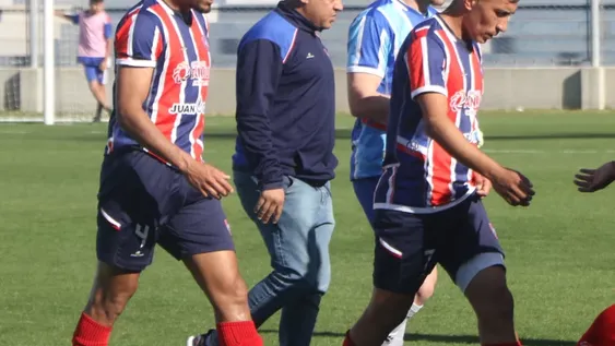 Peñarol camina por la cornisa del descenso