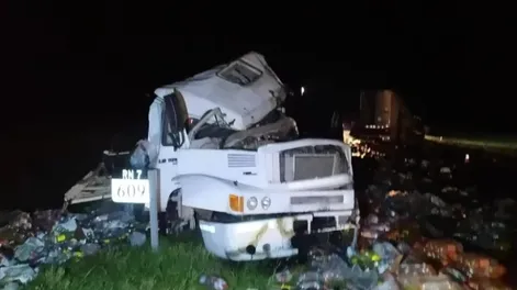 Dos camioneros murieron en un impresionante choque frontal en Córdoba