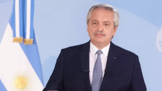 Fernández: “Los distritos con clases presenciales están jugando con fuego”