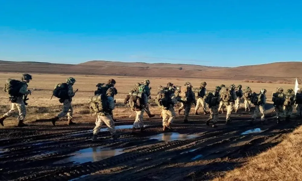 SIN RUMBO. A pesar de los aumentos recientes, los salarios empobrecidos desatan fuertes deserciones en la Armada, el Ejército, la Fuerza Area y Gendarmería.