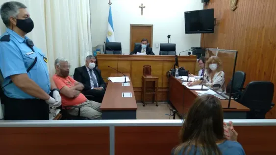 Piden 18 años de cárcel para un albañil por abusar y corromper a su hijo y su hija