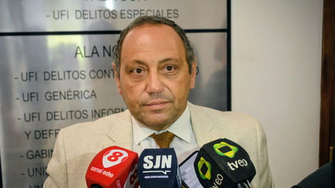 El fiscal Ignacio Achem supervisa la búsqueda de Flores en Sarmiento.&nbsp;