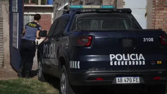 Ahorcó a su esposa, le confesó el crimen a su tía y lo detuvieron mientras dormía