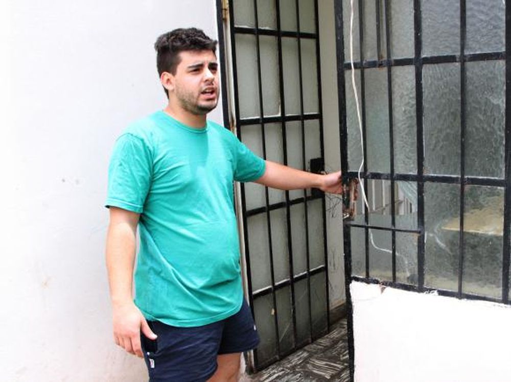 Roban dinero y un TV de local de comidas