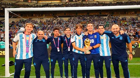 Un integrante del cuerpo técnico de Scaloni dejó su cargo tras el título de la Selección