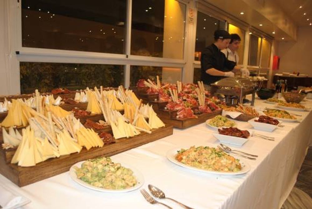 Noche de Mariscos y Buenos Vinos