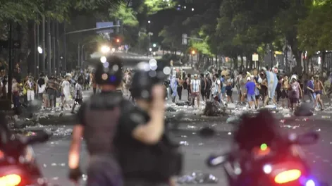 Los incidentes en el Obelisco terminaron con 14 detenidos y 21 policías heridos