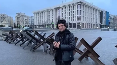 Video: soldados le dispararon a quemarropa a un periodista chileno en Ucrania