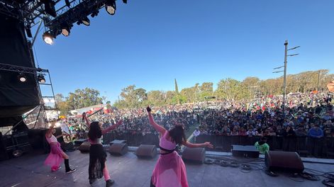 La música en los tres escenarios hizo vibrar a las cientos de miles de personas que asistieron al Festi Joven 2026.