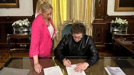 Milei le devolvió el Renaper y Deportes al Ministerio del Interior mediante un DNU