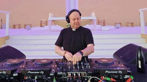 El Cura DJ, Guilherme Peixoto, confirmó que llegará a la Argentina para dar un show de música electrónica en tributo al Papa Francisco.
