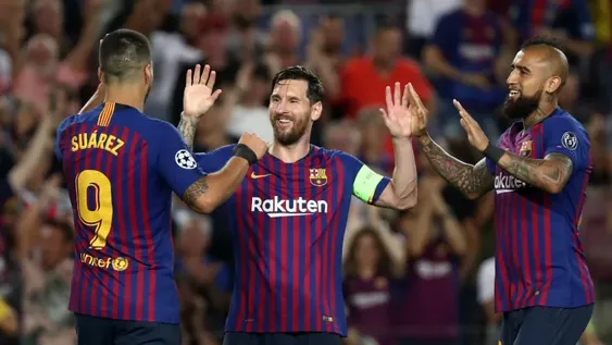 El Barcelona aplastó al PSV holandés con un triplete de Messi