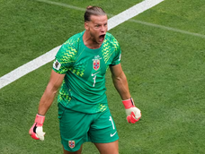 Orjan Nyland, el arquero de Noruega, fue figura ante Brasil. Orjan Nyland, el arquero de Noruega, fue figura ante Brasil.