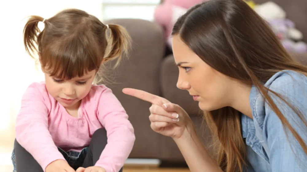 Un estudio de 2026 vincula la crianza autoritaria y la ausencia emocional con cuadros de depresión y dificultades vinculares en la madurez.