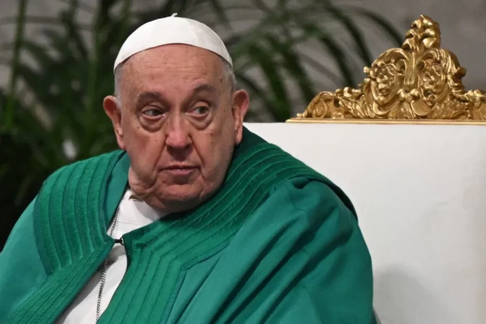 El papa Francisco pasó su segunda noche internado: “Todavía necesito tratamiento para mi bronquitis”