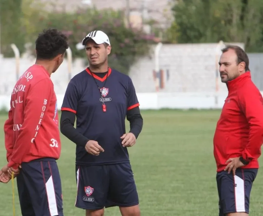 El DT de Peñarol, en la previa de la final de ida: “Este equipo va a dejar la vida en los 180 minutos”