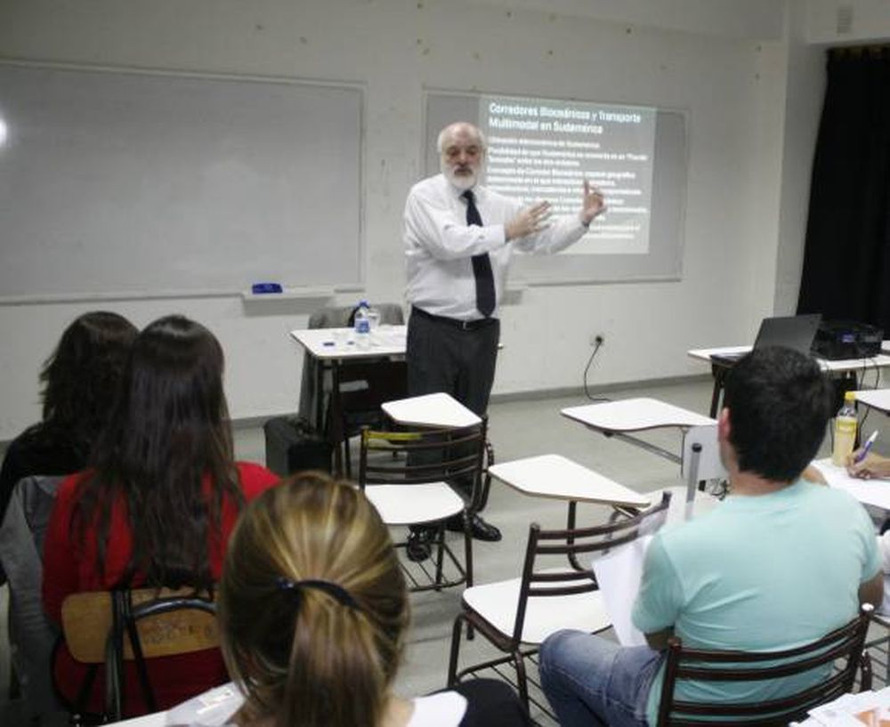 Arrancó curso de Logística