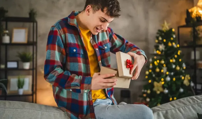 Regalar activa circuitos cerebrales asociados al placer y al bienestar emocional.