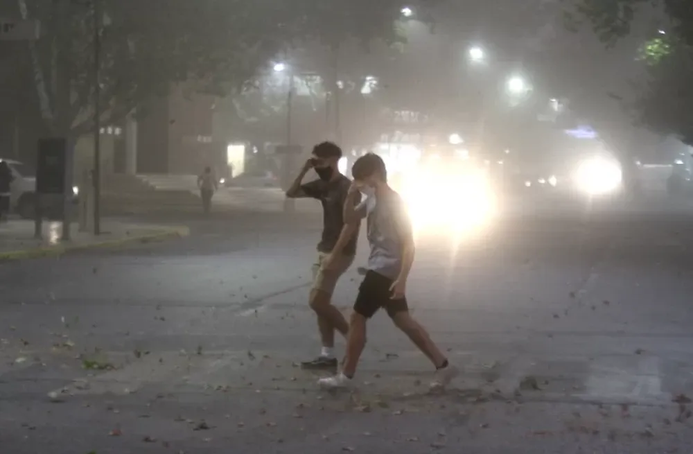 Gran ventarrón con daños