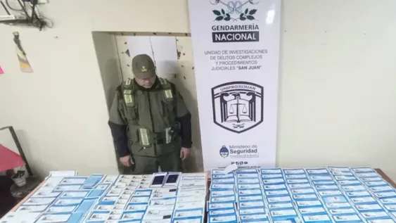 Durante el allanamiento se secuestraron decenas de DNI.