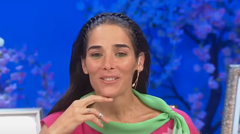 Juana Viale y un incómodo momento en vivo tras quedar con el micrófono abierto