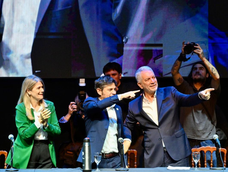 tension en un acto de kicillof: le pidieron por la libertad de cfk y un sector contesto con axel presidente tension en un acto de kicillof: le pidieron por la libertad de cfk y un sector contesto con axel presidente