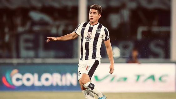 Al final, Francisco Álvarez se quedó en Talleres y fue titular en un amistoso