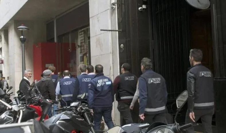 Hubo fuerte operativo por un fraude con dólar oficial