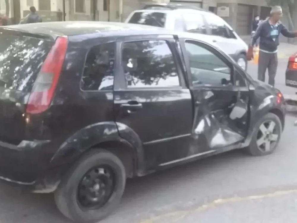 Con 6 horas de diferencia, un choque en otra transitada esquina capitalina sin semáforos