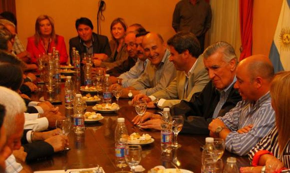Gioja se reunió con los diputados oficialistas