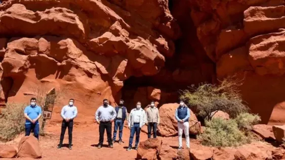 Unos domos para simular la vida en Marte sobre rojizas tierras riojanas