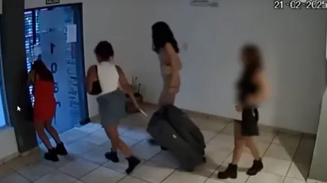 Cinco viudas negras engañaron a un turista francés y lo desvalijaron