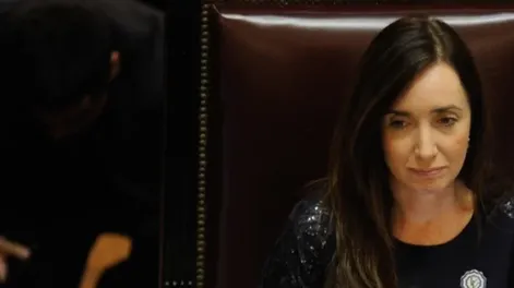 A mano alzada y sin debate, los senadores se aprobaron un fuerte aumento de sus sueldos: de $1,9 a $4,5 millones