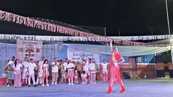 Fernanda González realizó la presentación oficial de su propia comparsa Samba de Raíz.